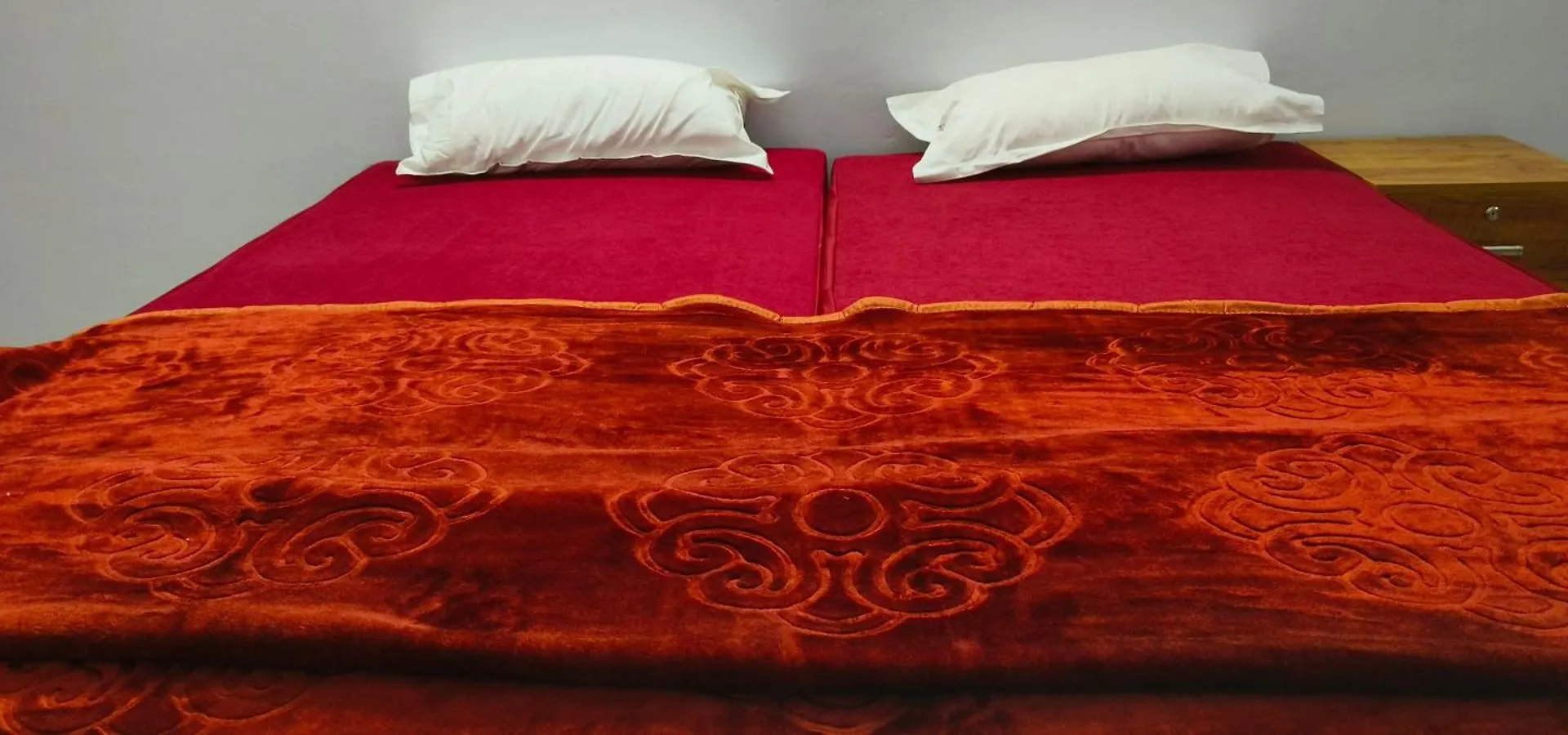 Royal Suites contacts